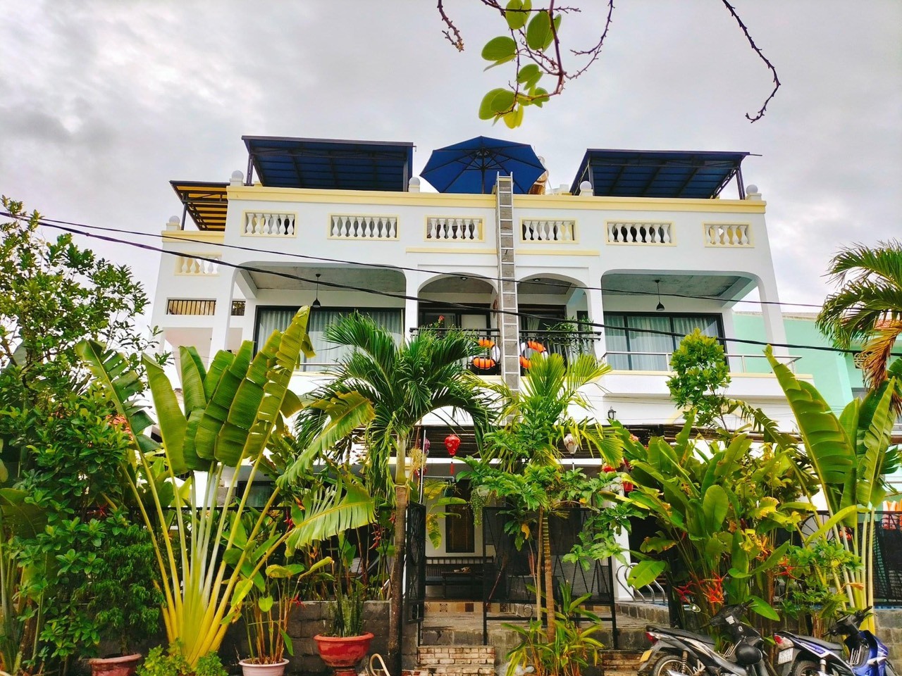 BÁN VILLA 6 PHÒNG SÁT BIỂN 16,990  TỶ